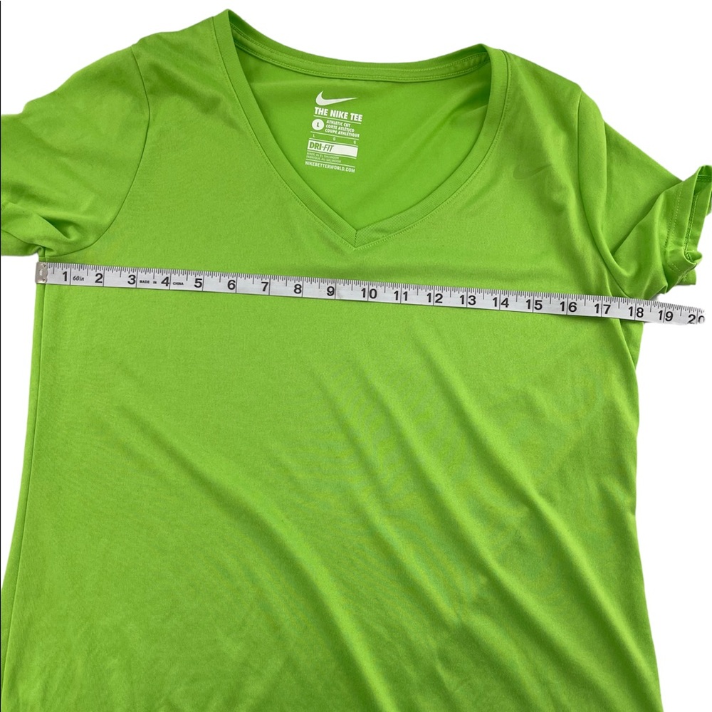 The Nike Tee Dri-Fit Athletic Wear Shirt Large - Picture 7 of 9